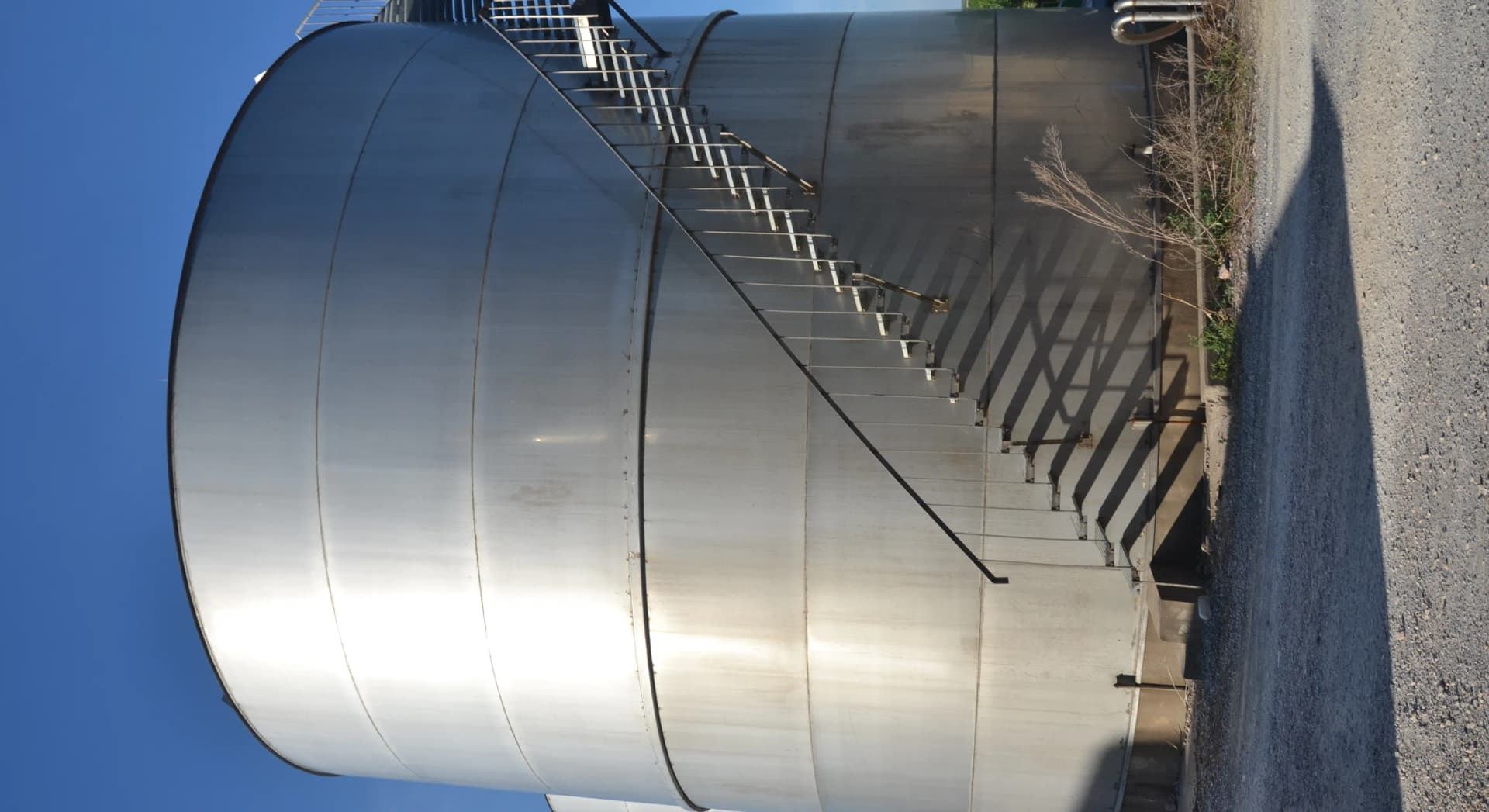 Élevage inox ou fût : ce que disent 12 AOC du Sud