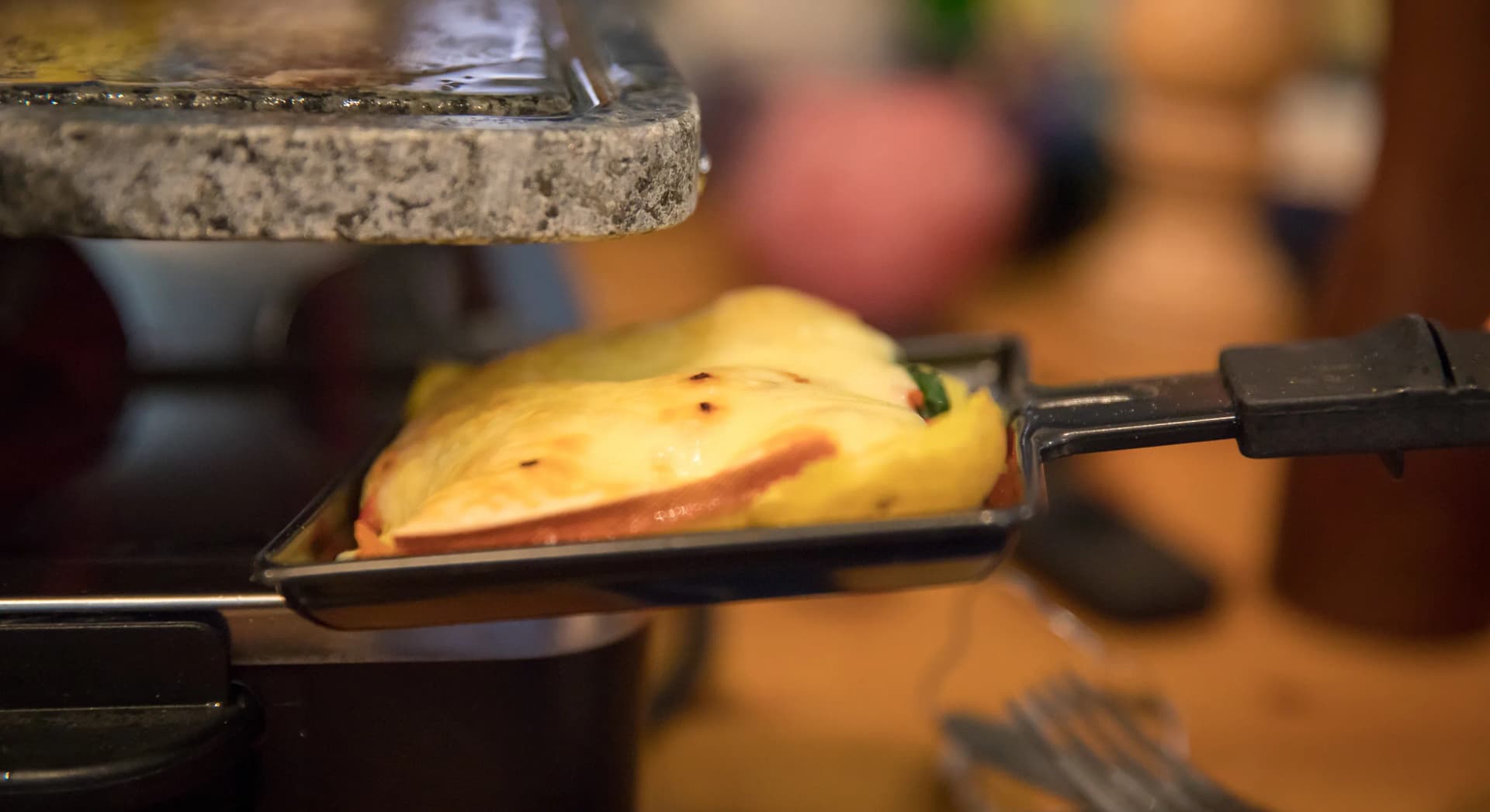 Fondue et raclette : quels vins choisir vraiment ?